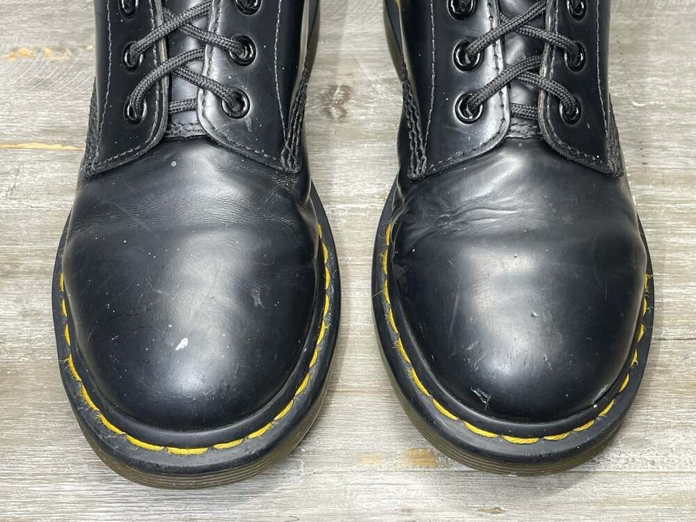 Dr Doc Martens 1460 Womens 7 Black Smooth Leather 8 Eye Combat Boots Punk Goth - Picture 7 of 16